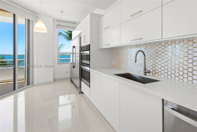 808 Brickell Key Dr 304, Miami, FL 33131