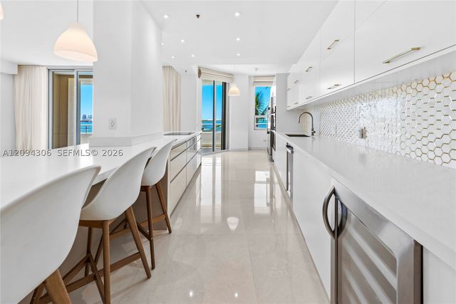 808 Brickell Key Dr 304, Miami, FL 33131