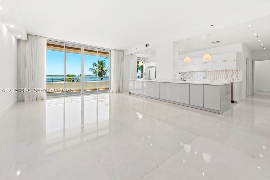 808 Brickell Key Dr 304, Miami, FL 33131