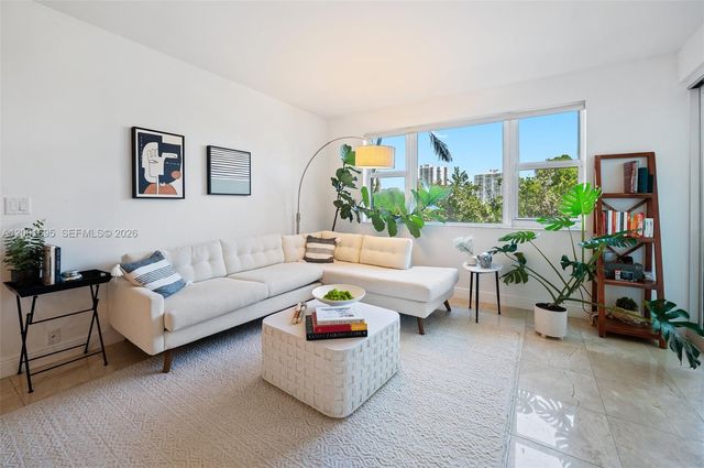 20000 E Country Club Dr 314, Aventura, FL 33180