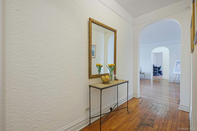 109-14 Ascan Avenue 4B, Forest Hills, NY 11375