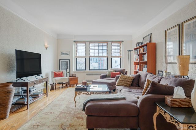 109-14 Ascan Avenue 4B, Forest Hills, NY 11375