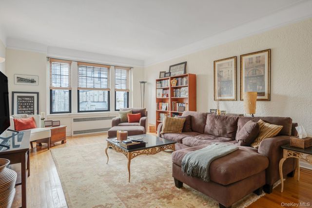 109-14 Ascan Avenue 4B, Forest Hills, NY 11375