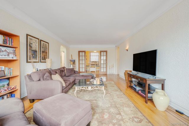 109-14 Ascan Avenue 4B, Forest Hills, NY 11375