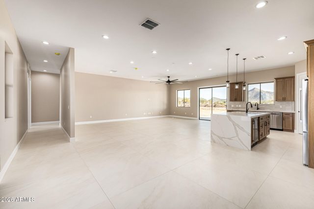 8321 N Wild Thistle Place, Casa Grande, AZ 85194
