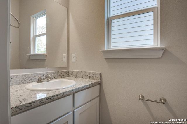 121 Lawton St, San Antonio, TX 78237