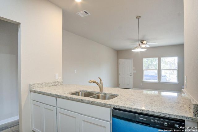 121 Lawton St, San Antonio, TX 78237