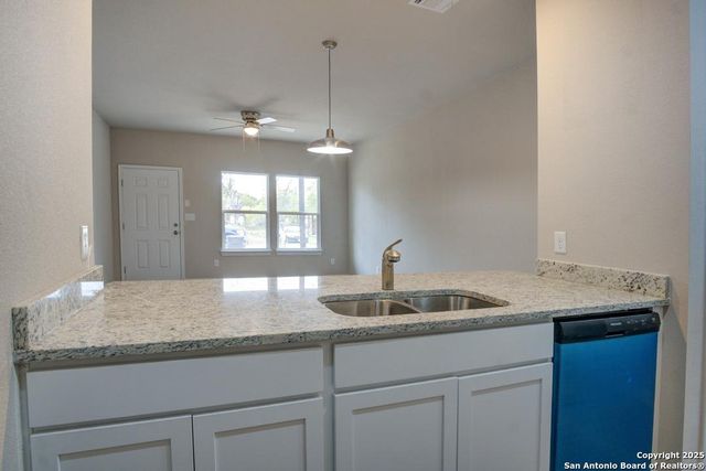 121 Lawton St, San Antonio, TX 78237