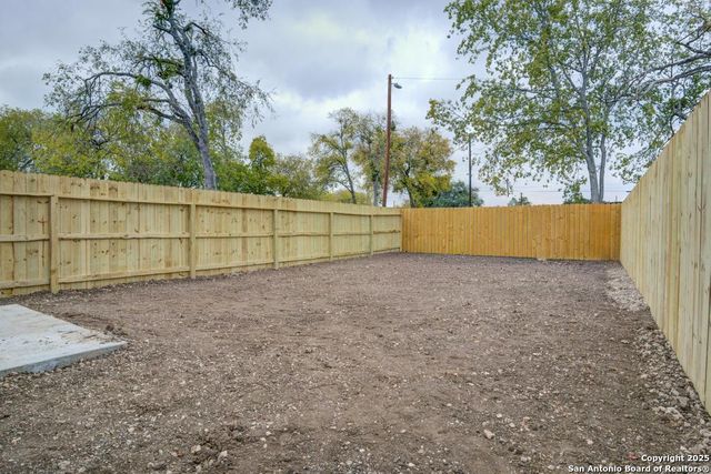 121 Lawton St, San Antonio, TX 78237
