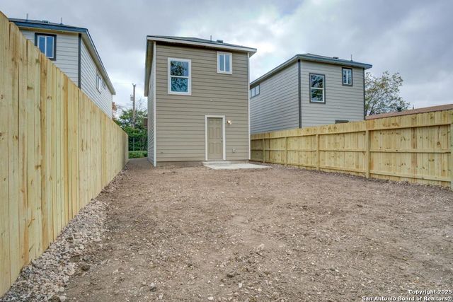 121 Lawton St, San Antonio, TX 78237