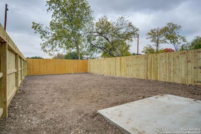 121 Lawton St, San Antonio, TX 78237