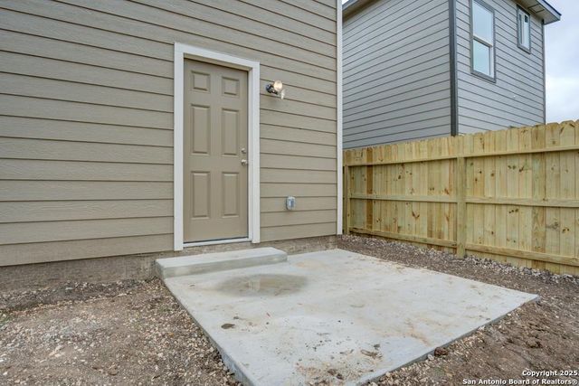 121 Lawton St, San Antonio, TX 78237