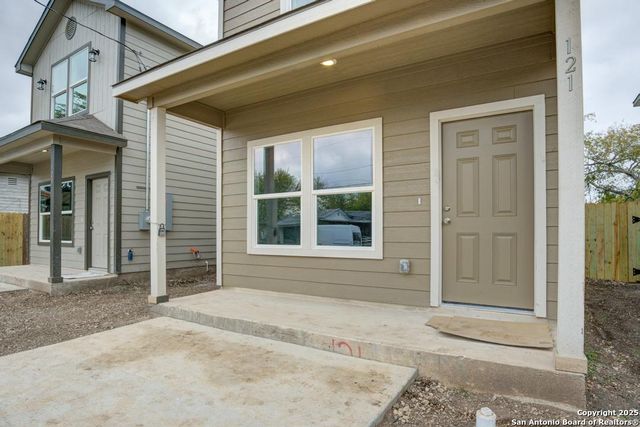 121 Lawton St, San Antonio, TX 78237