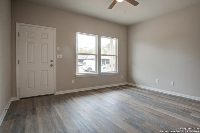 121 Lawton St, San Antonio, TX 78237
