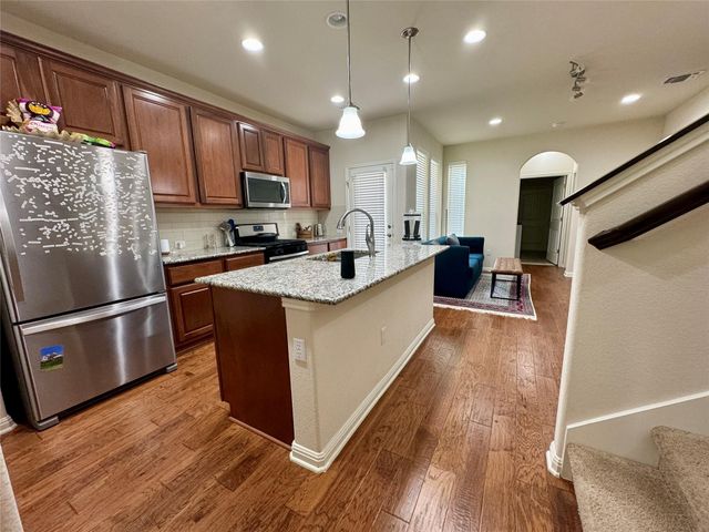 5904 Baythorne DR, Austin, TX 78747