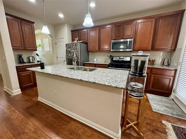 5904 Baythorne DR, Austin, TX 78747