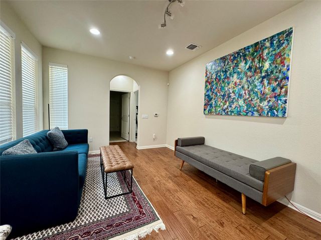 5904 Baythorne DR, Austin, TX 78747