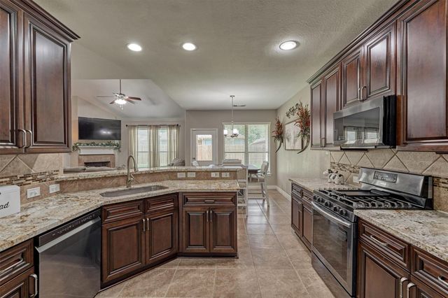 7222 Durango Creek Drive, Magnolia, TX 77354