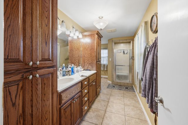 4536 Brooksie Thompson Rd, Decaturville, TN 38329