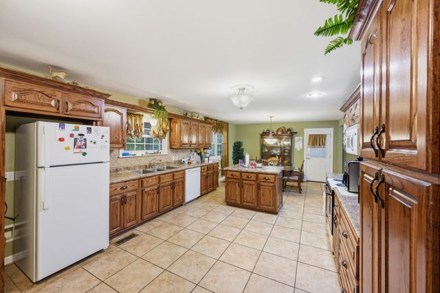 4536 Brooksie Thompson Rd, Decaturville, TN 38329