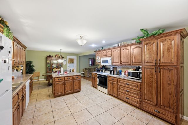 4536 Brooksie Thompson Rd, Decaturville, TN 38329