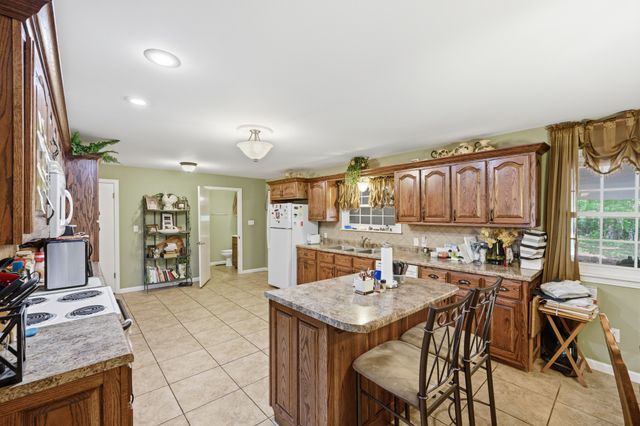 4536 Brooksie Thompson Rd, Decaturville, TN 38329