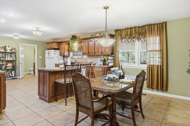 4536 Brooksie Thompson Rd, Decaturville, TN 38329