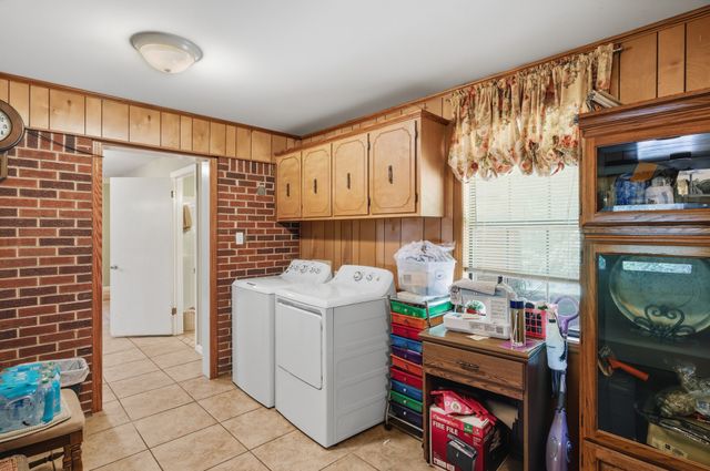 4536 Brooksie Thompson Rd, Decaturville, TN 38329