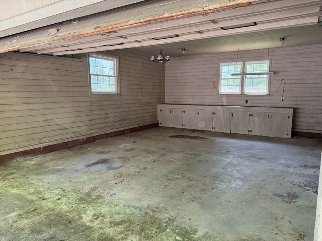 4536 Brooksie Thompson Rd, Decaturville, TN 38329
