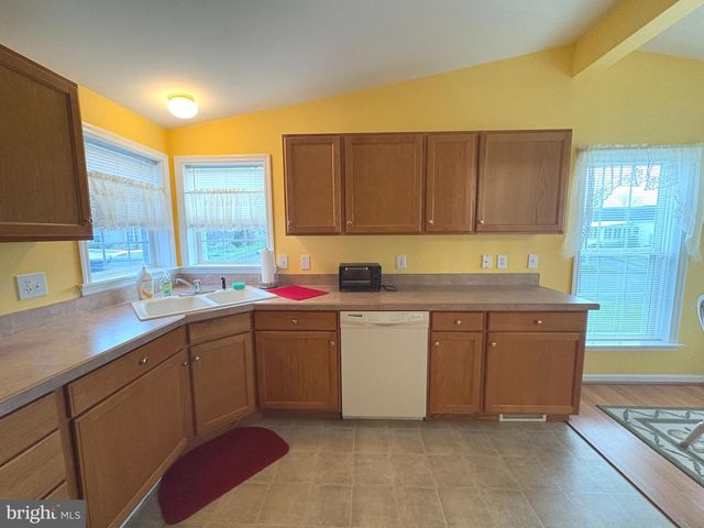 30 FORT LEE DR, Manahawkin, NJ 08050