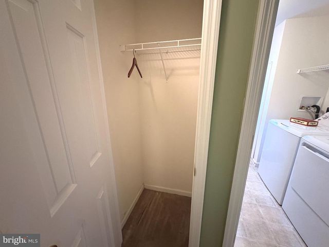 30 FORT LEE DR, Manahawkin, NJ 08050