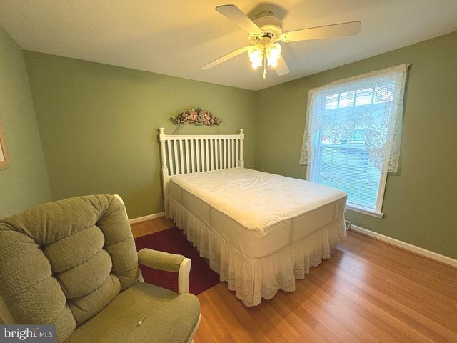 30 FORT LEE DR, Manahawkin, NJ 08050