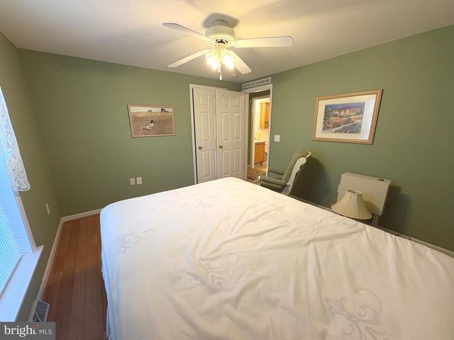 30 FORT LEE DR, Manahawkin, NJ 08050