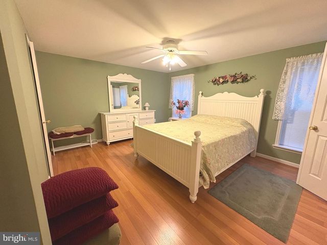 30 FORT LEE DR, Manahawkin, NJ 08050