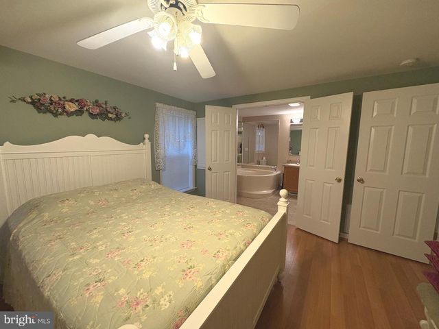 30 FORT LEE DR, Manahawkin, NJ 08050