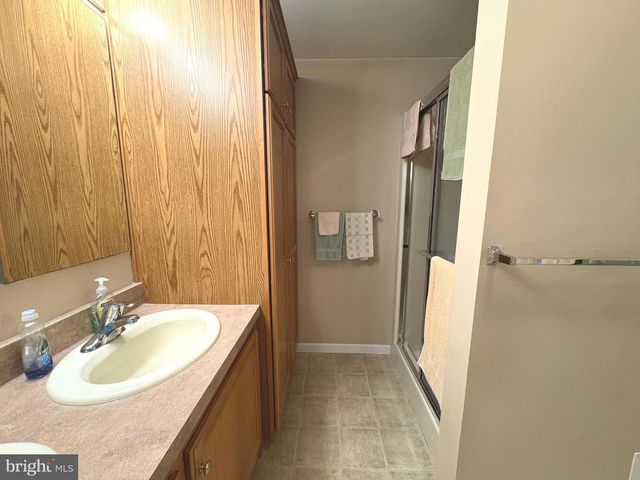 30 FORT LEE DR, Manahawkin, NJ 08050