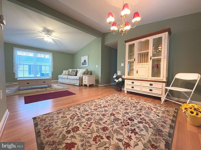 30 FORT LEE DR, Manahawkin, NJ 08050