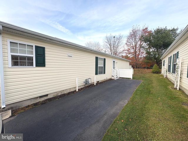 30 FORT LEE DR, Manahawkin, NJ 08050