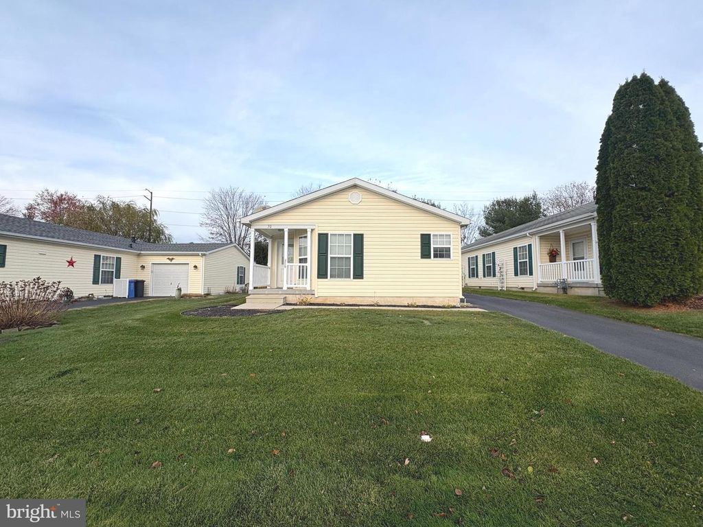30 FORT LEE DR, Manahawkin, NJ 08050