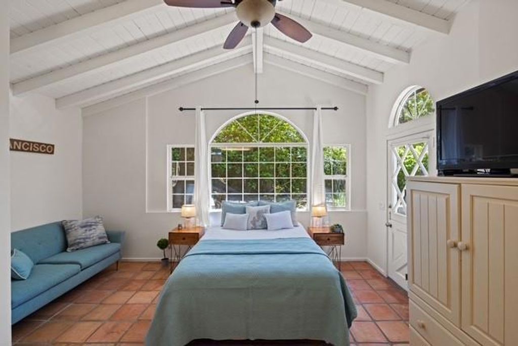 Image 11 of property listing at 0 2nd Ave 2 NE of Casanova Street, Carmel, CA 93923