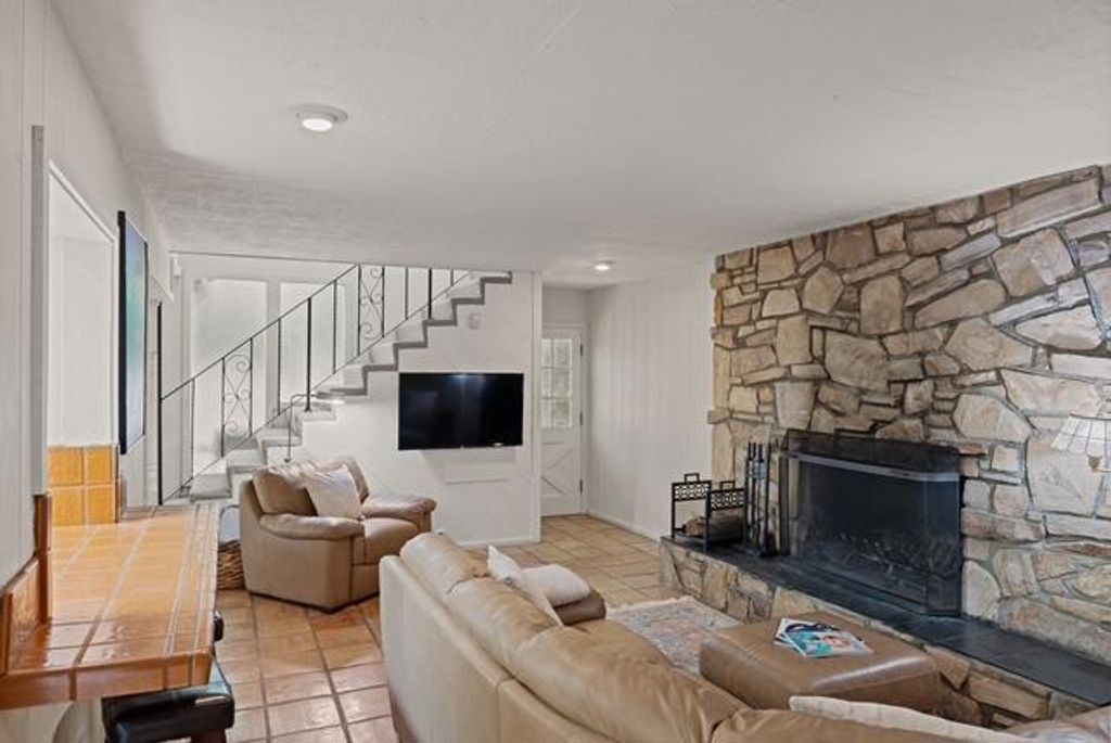 Image 12 of property listing at 0 2nd Ave 2 NE of Casanova Street, Carmel, CA 93923