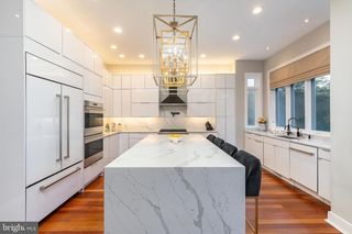 838 LOMBARD ST, Philadelphia, PA 19147