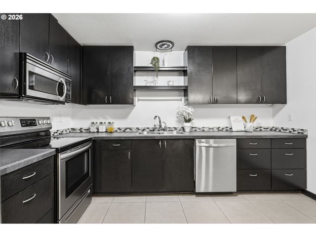 16250 PACIFIC Hwy 45, Lake Oswego, OR 97034
