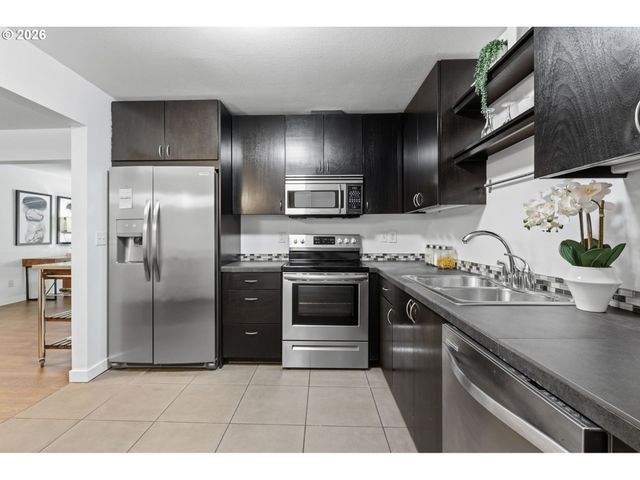 16250 PACIFIC Hwy 45, Lake Oswego, OR 97034