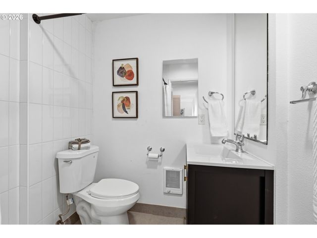 16250 PACIFIC Hwy 45, Lake Oswego, OR 97034
