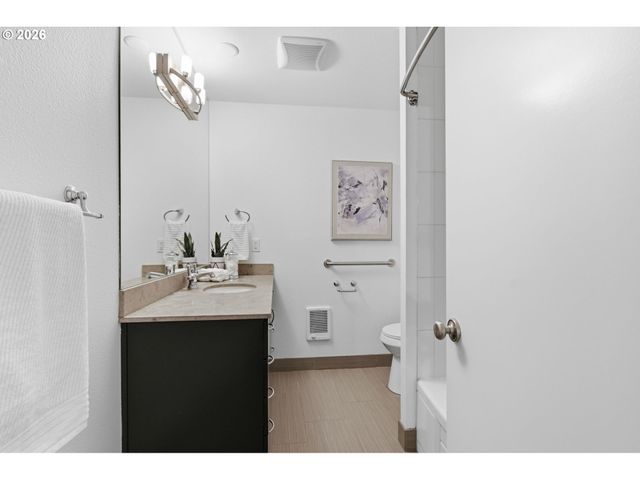 16250 PACIFIC Hwy 45, Lake Oswego, OR 97034