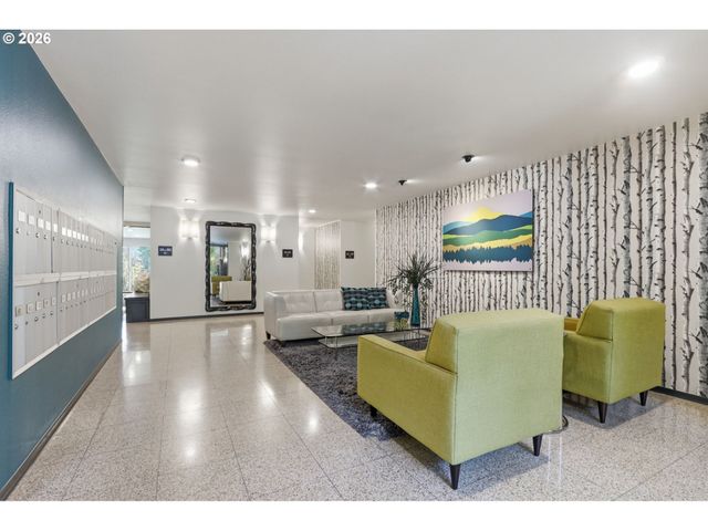 16250 PACIFIC Hwy 45, Lake Oswego, OR 97034
