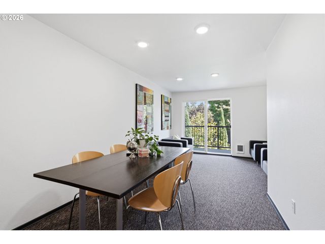 16250 PACIFIC Hwy 45, Lake Oswego, OR 97034