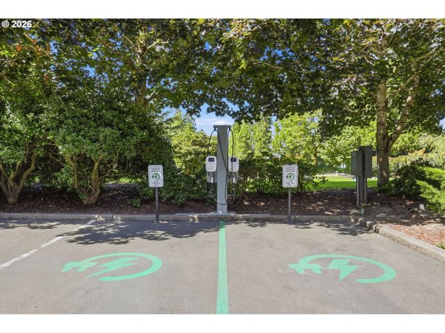 16250 PACIFIC Hwy 45, Lake Oswego, OR 97034