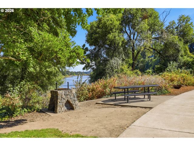 16250 PACIFIC Hwy 45, Lake Oswego, OR 97034